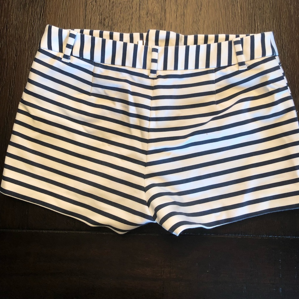 blue and white mid rise shorts!!